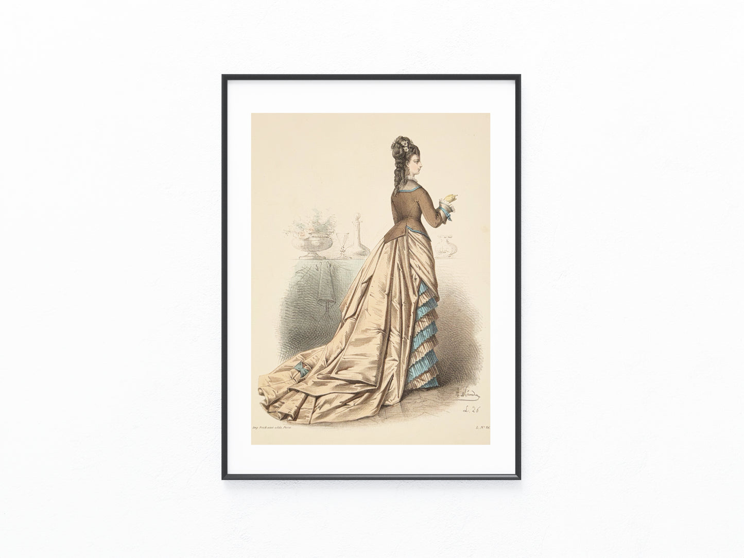 Altcolorierter Stich | Braunes Kleid mit blauer Schleife & Rückenschleppe 1870