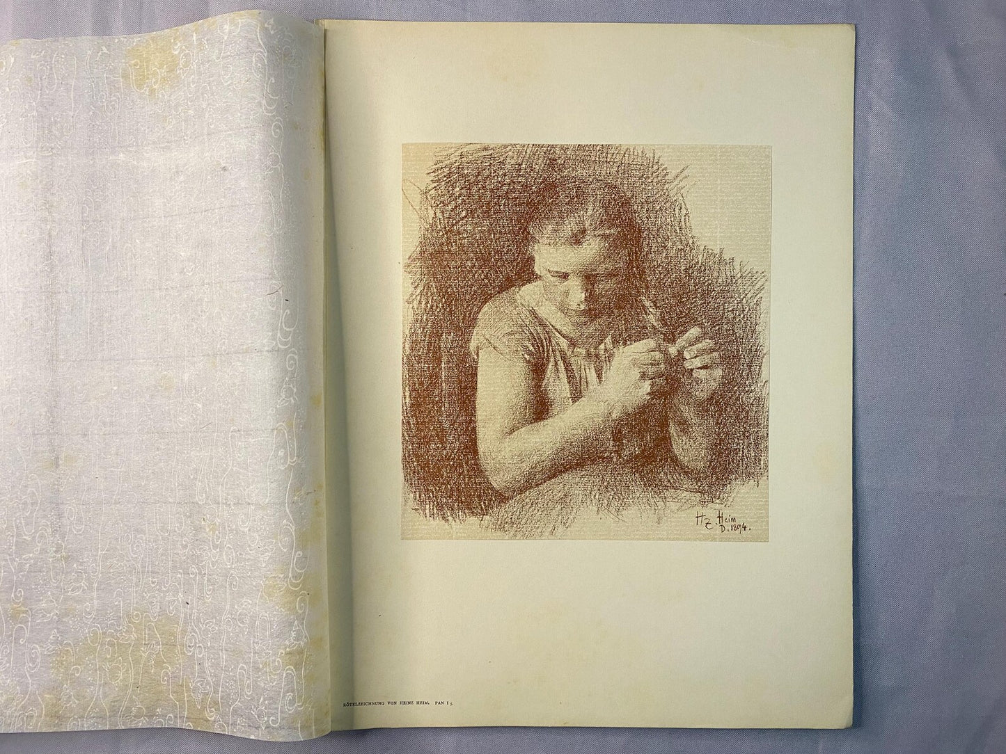 Rötelzeichnung Heinz Heim Frau bei der Handarbeit 1900 | Historische Grafik aus PAN