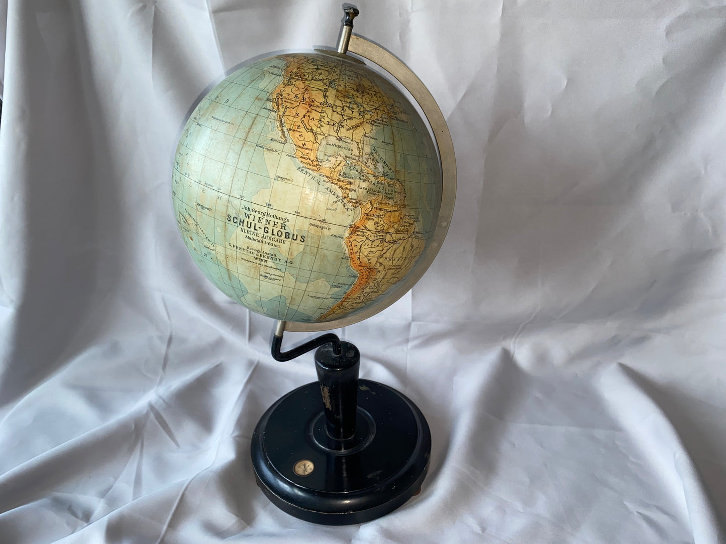 Rothaugs Wiener Schul-Globus 1910